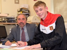 Lex Allan (Right) signs Sittingbourne FC contract with club secretary John Pitts (Left) - Credit: Ken Medwyn (www.sittingbournefc.co.uk)
